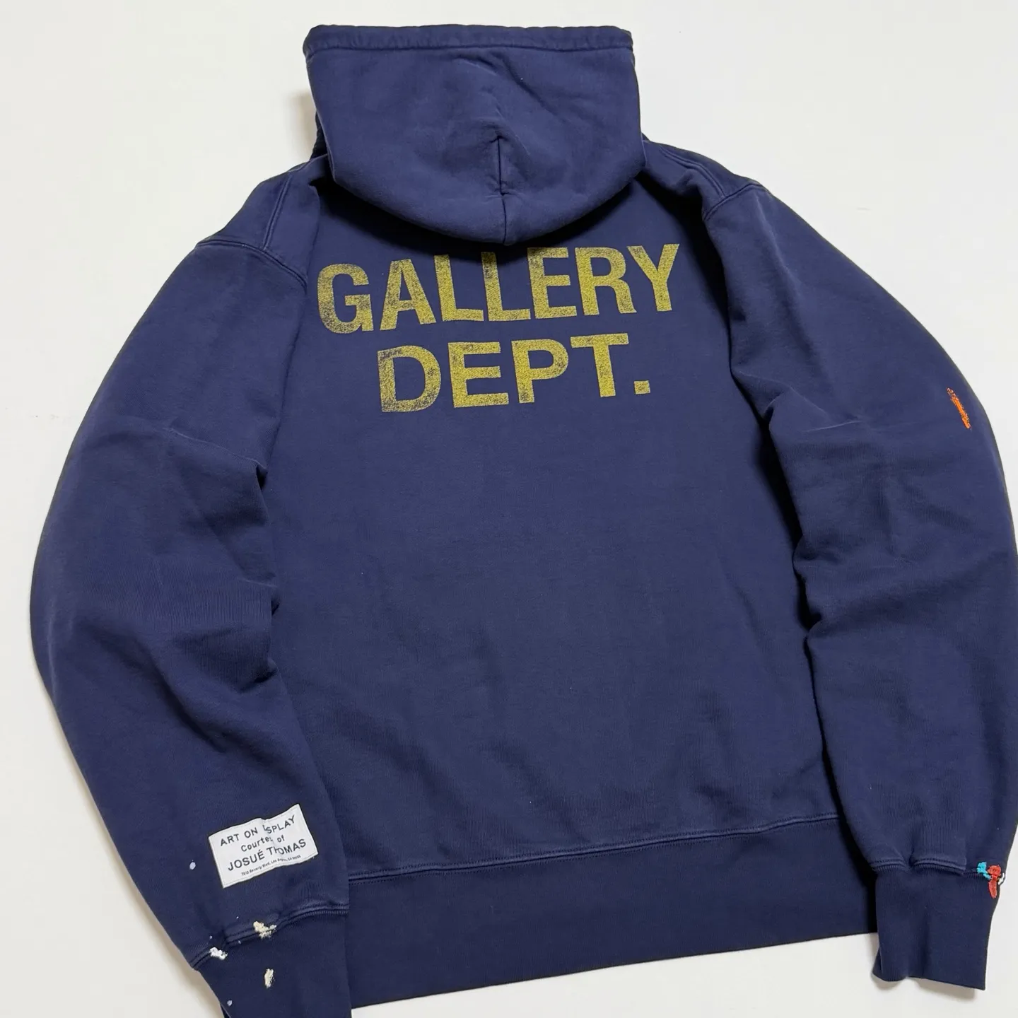 GALLERY DEPT. PAINT LOGO HOODIE/Vintage Navy Purple English graffiti distressed hoodie Purple S-XL Front panel GD ENGLISH logo Enlarged back logo Ready-to-wear belt printed with wash and distressed Made with faded distressed texture There is "Art on Display" pattern patch on the cuffs All painted by old craftsmen with splashes of ink Original mold opening Fabric custom woven and dyed Perfect reproduction of the correct version
